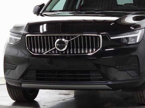 2025 Volvo XC40 Core