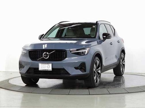 2023 Volvo XC40 B5 AWD Ultimate Dark