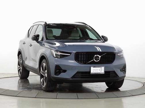 2023 Volvo XC40 B5 AWD Ultimate Dark