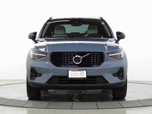 2023 Volvo XC40 B5 AWD Ultimate Dark