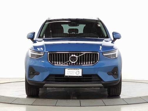 2025 Volvo XC40 Plus
