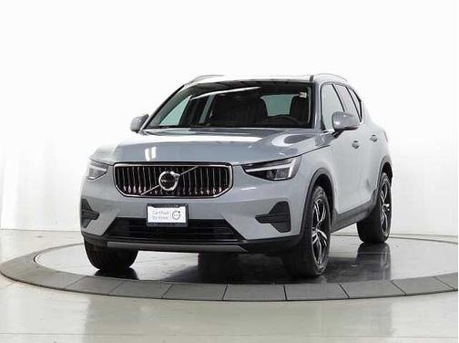 2025 Volvo XC40 Core