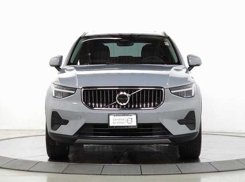 2025 Volvo XC40 Core