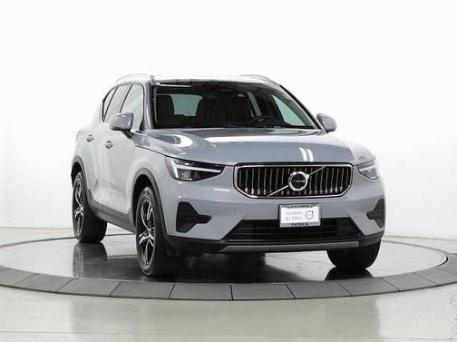 2025 Volvo XC40 Core