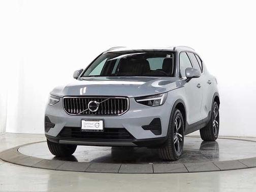 2025 Volvo XC40 Core