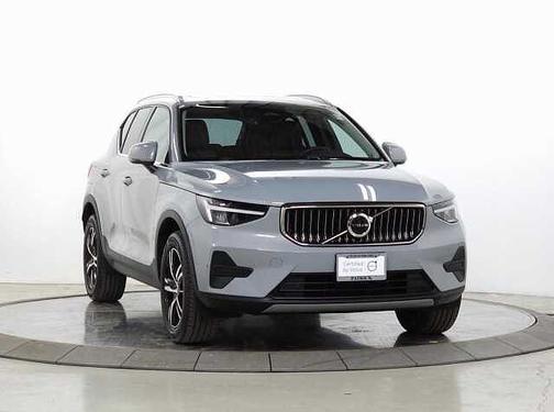 2025 Volvo XC40 Core