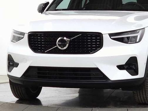 2025 Volvo XC40 Plus