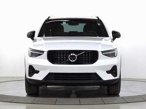 2025 Volvo XC40 Plus