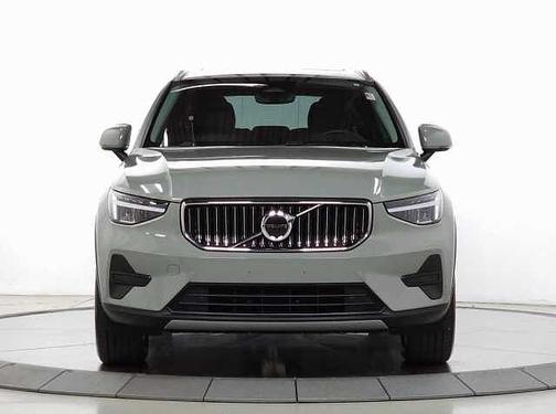 2025 Volvo XC40 Core