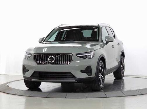 2025 Volvo XC40 Core
