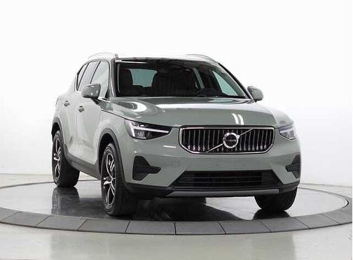 2025 Volvo XC40 Core