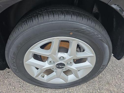 Fusion Black 2024 Kia Soul LX