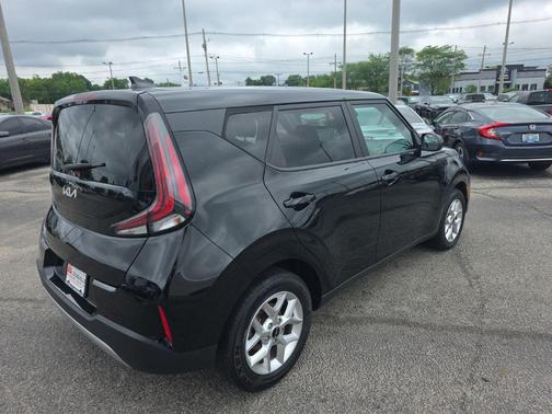 Fusion Black 2024 Kia Soul LX