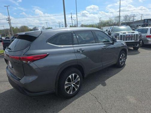 Magnetic Gray Metallic 2020 Toyota Highlander XLE