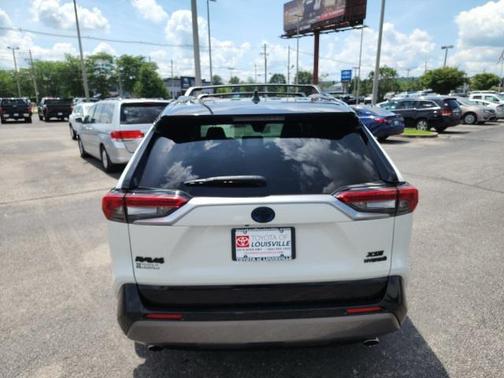 2020 Toyota RAV4 Hybrid SE