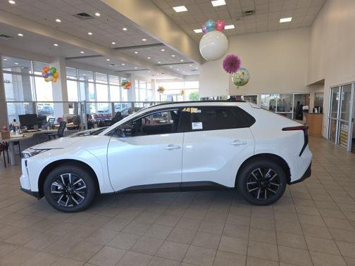 Wind Chill Pearl 2026 Toyota bZ XLE Plus