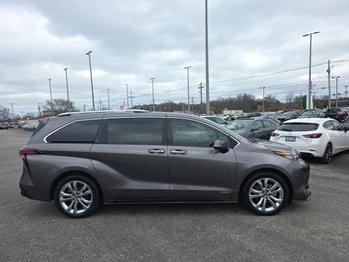 2021 Toyota Sienna Platinum 7 Passenger