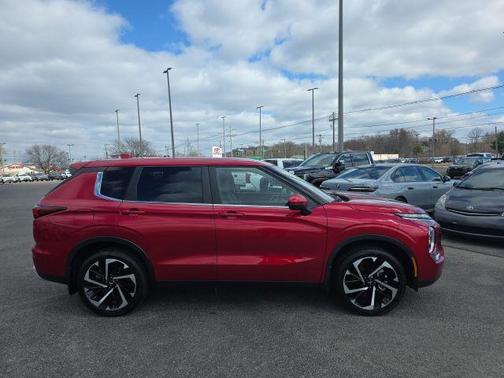 Red Diamond 2023 Mitsubishi Outlander SE S-AWC