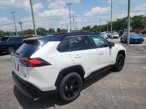 2020 Toyota RAV4 Hybrid SE