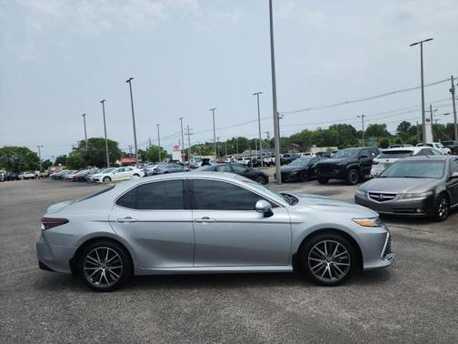 2024 Toyota Camry Hybrid XLE