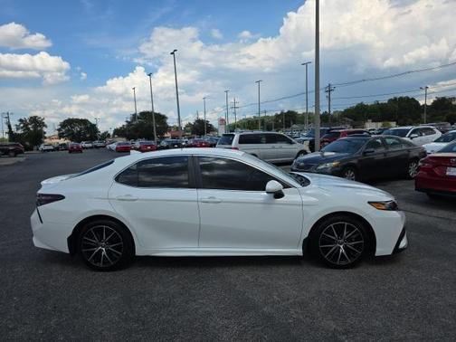 2021 Toyota Camry SE