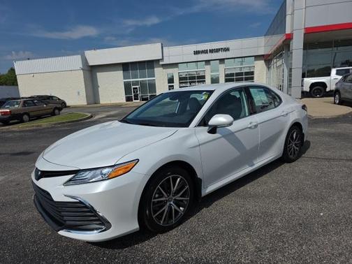 2024 Toyota Camry Hybrid XLE