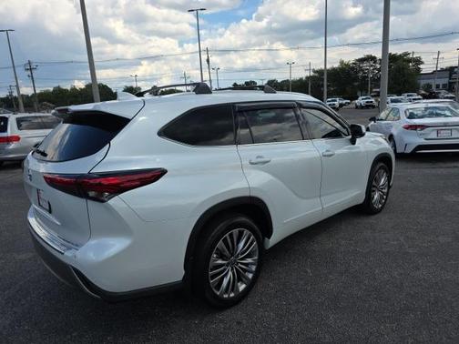 2022 Toyota Highlander Platinum