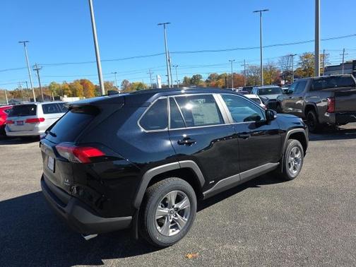 2025 Toyota RAV4 Hybrid LE