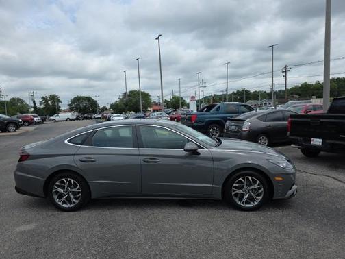 2022 Hyundai SONATA SEL