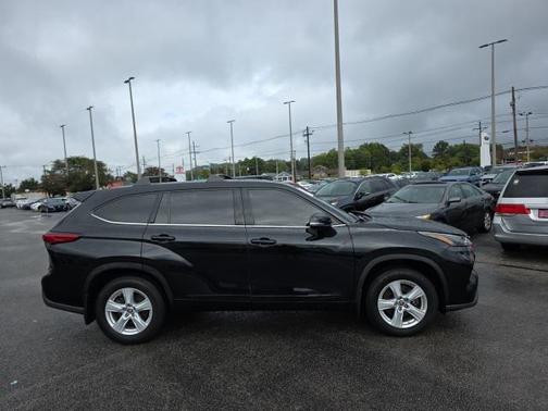 2022 Toyota Highlander LE