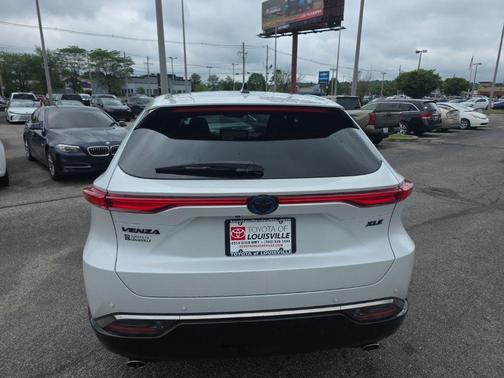 Wind Chill Pearl 2023 Toyota Venza Nightshade Edition