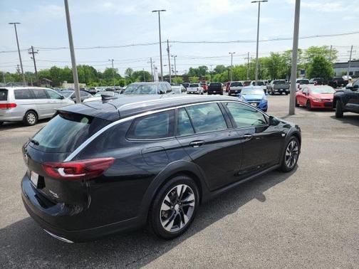 2018 Buick Regal TourX Essence