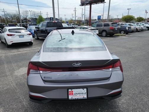 2023 Hyundai ELANTRA SEL