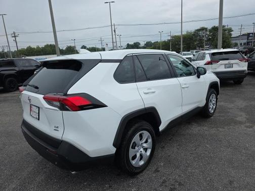 2024 Toyota RAV4 LE