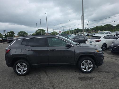 Granite Crystal Metallic Clearcoat 2023 Jeep Compass Latitude