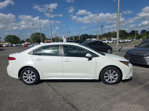 Blizzard Pearl 2021 Toyota Corolla LE