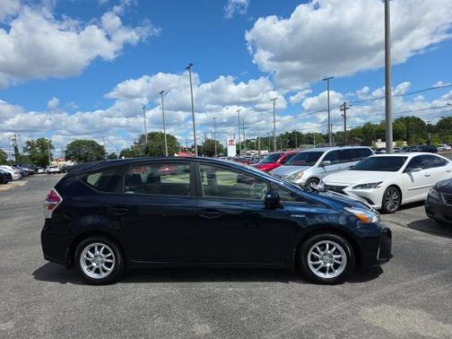 2017 Toyota Prius v Three