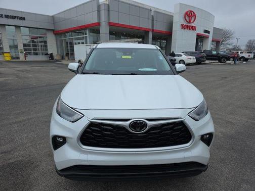 2024 Toyota Highlander LE