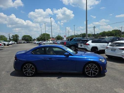 2022 BMW 230 i