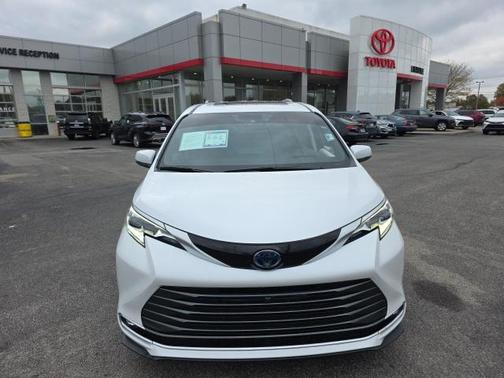 2023 Toyota Sienna Platinum 7 Passenger