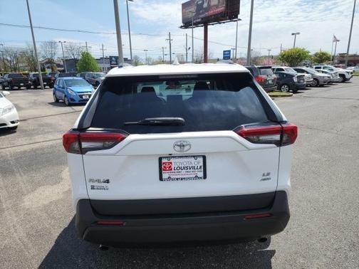 2022 Toyota RAV4 LE