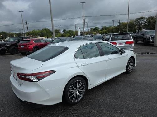 2021 Toyota Camry Hybrid XLE