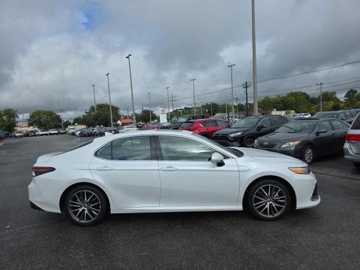 2021 Toyota Camry Hybrid XLE