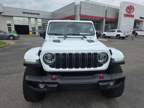 Bright White Clearcoat 2026 Jeep Wrangler Rubicon