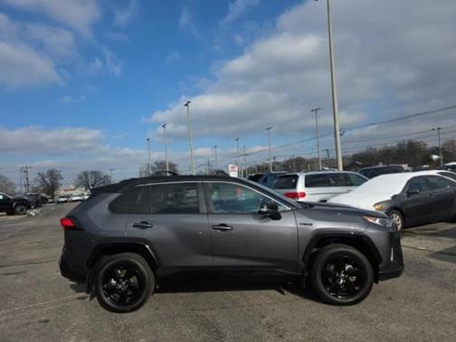 2021 Toyota RAV4 Hybrid SE
