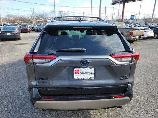 2022 Toyota RAV4 Hybrid SE