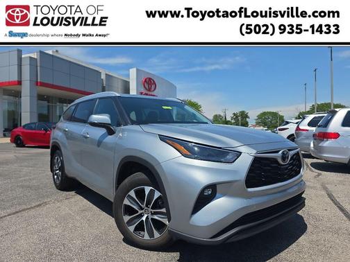 Celestial Silver Metallic 2025 Toyota Highlander XLE