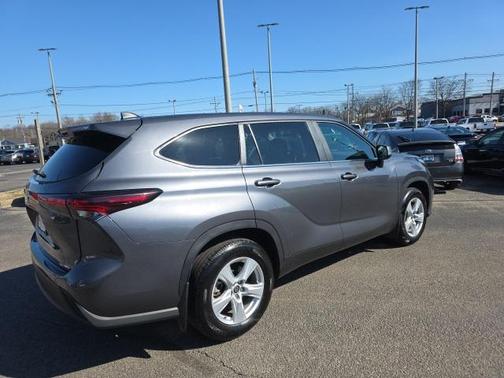 2024 Toyota Highlander LE