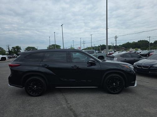Midnight Black Metallic 2023 Toyota Highlander XSE