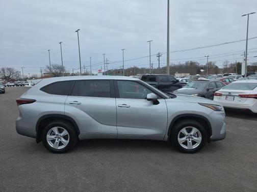 2024 Toyota Highlander LE